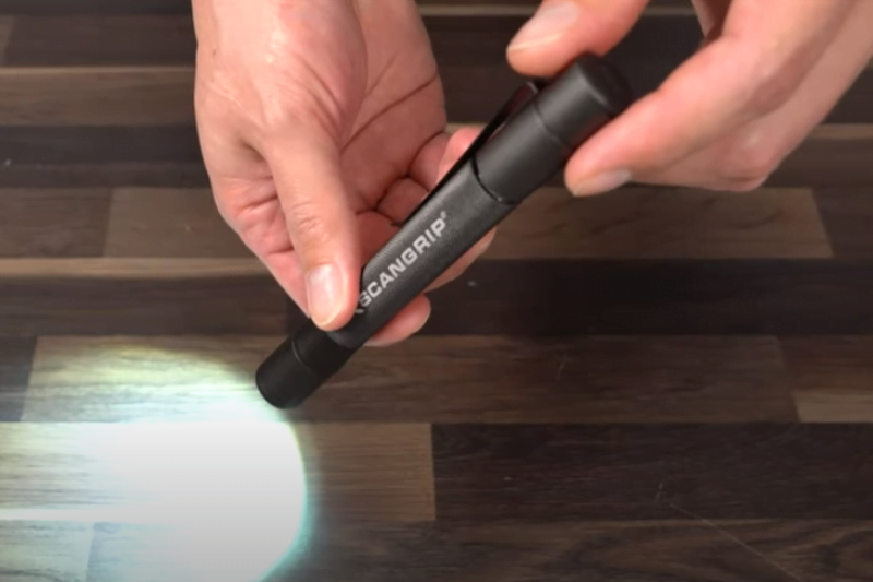 SCANGRIP-FLASH PEN R-linterna recargable de 300 lúmenes