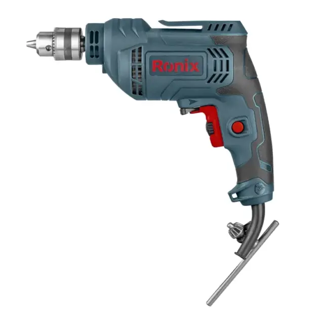 Motor potente de 450W que permite una alta eficacia y una velocidad sin carga de 3300 RPM Diseñado para perforar en superficies metálicas, de madera y ladrillo